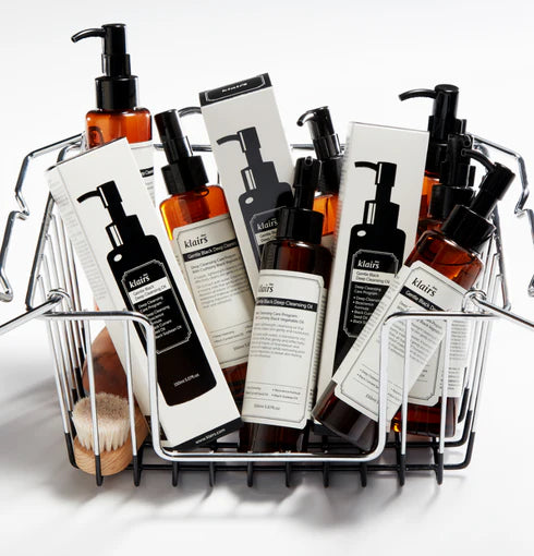 Dear Klairs Gentle Black Deep Cleansing Oil skincare